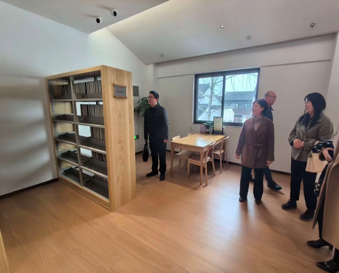 Betway体育西汉姆联方志文化研究团队前往苏州市方志馆交流调研